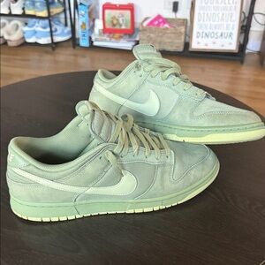Nike Olive Green Low-Top Sneakers